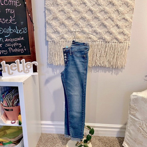 Rock & Republic button up jeans! Size 2 - Picture 2 of 4